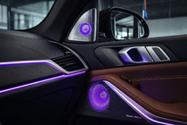BMW X5 G05 2019–2026 Zestaw podświetlanych nakładek Bowers&Wilkins zdjęcia 3