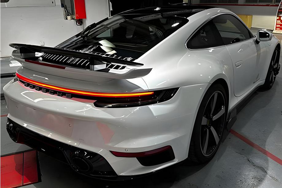 Porsche 911 (992) 2018– Tylne Lampy (Przyciemniane Czarne) Zdjęcia 1