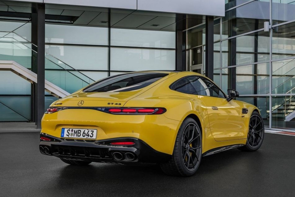 Recenzja Mercedesa-AMG GT Coupe: sportowa moc i elegancja Zdjęcie 4