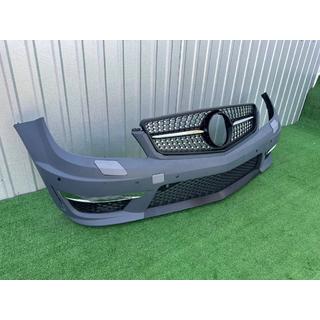 Przedni zderzak 2011-2014 AMG C63 z grillem Diamond Black zdjęcia 1