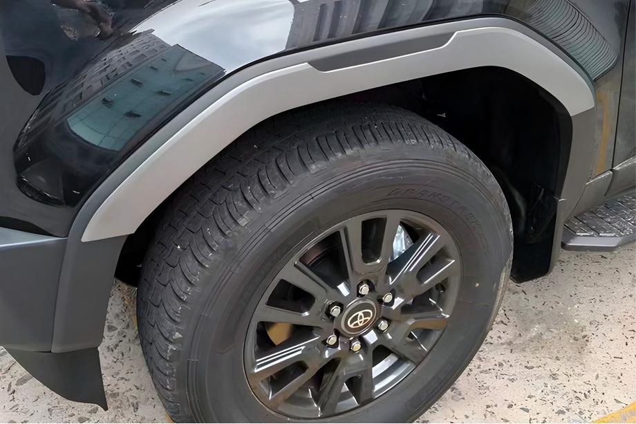 Toyota Land Cruiser Prado 250 2023- Nakładki na nadkola Zdjęcia 1