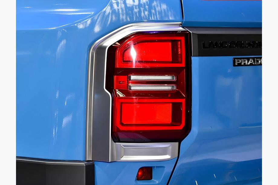 Toyota Land Cruiser Prado 250 2023- Chromowane Nakładki na Tylne Lampy Image