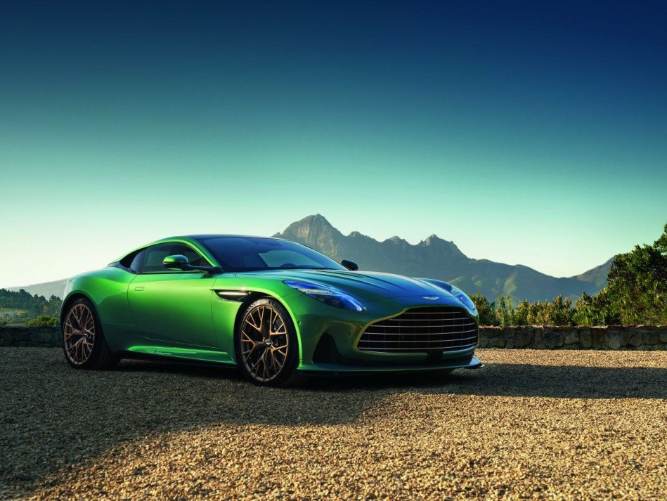 Recenzja sportowego coupe Aston Martin DB12 z 2024 r.