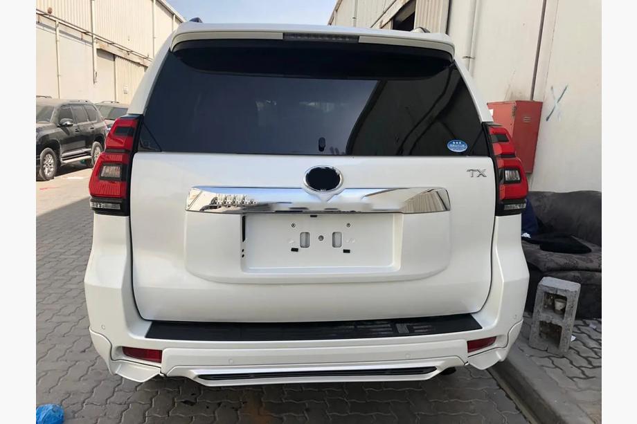 Toyota Land Cruiser Prado 150 2009-2023 Tylna nakładka TRD, 3-częściowa (do 2017+) Image