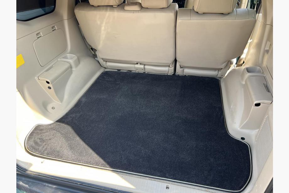Toyota Land Cruiser Prado 120 2002-2009 Dywanik Bagażnika Tekstylny Premium Czarny (5 lub 7 Miejsc) Image