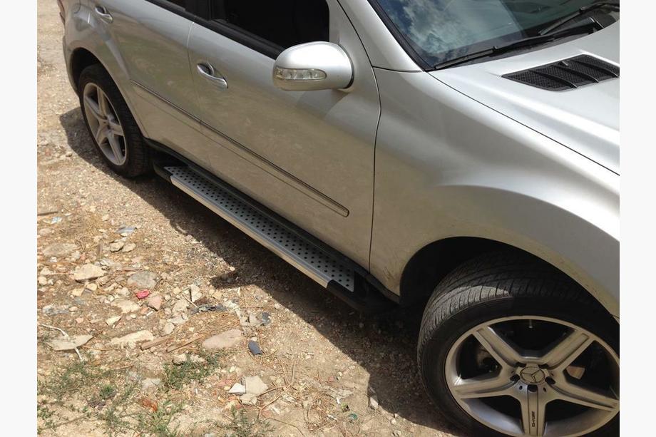 Mercedes ML W164 2005-2011 Progi Boczné Allmond Grey (2 szt., Aluminium) Zdjęcia 4