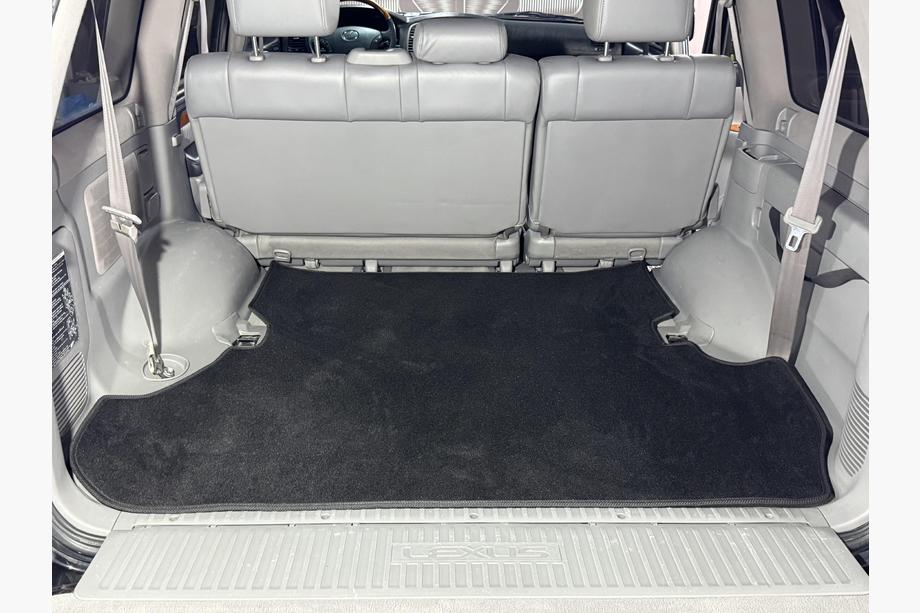 Lexus LX470 1998-2007 Dywanik bagażnika tekstylny Premium 2 szt Czarny (7 miejsc) Image
