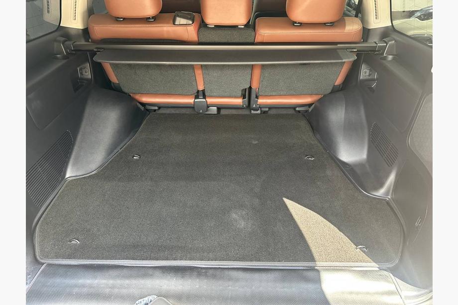 Toyota Land Cruiser 200 2007-2021 Dywanik bagażnika tekstylny Classic V-1 (5 miejsc, czarny) Image
