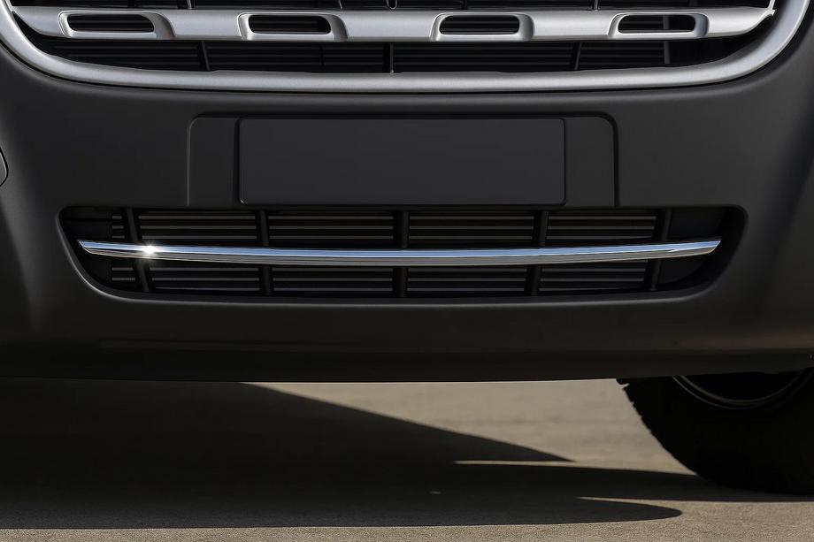 Nissan NV400 2010-2024 Listwa zderzaka ze stali nierdzewnej Image