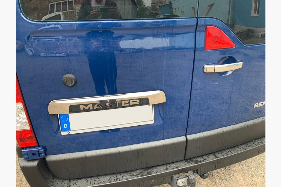 Renault Master 2011-2023 Listwa nad tablicą rejestracyjną (stal nierdzewna) Zdjęcia 2