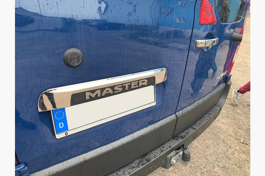 Renault Master 2011-2023 Listwa nad tablicą rejestracyjną (stal nierdzewna) Zdjęcia 3
