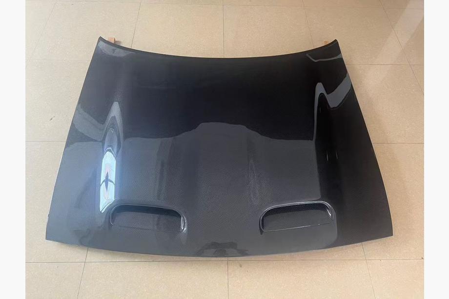 Dodge Challenger 2008-2023 Maska (Carbon) Image