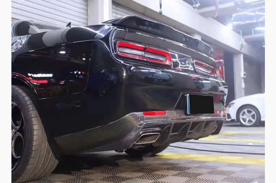 Dodge Challenger 2008-2023 Dyfuzor Zderzaka Tylnego (Carbon) Image