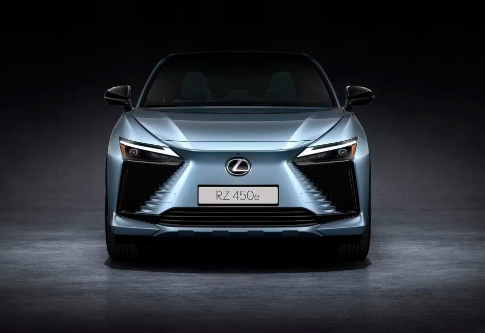 Recenzja Lexusa RZ 450e: Elektryczny crossover klasy premium nowej generacji