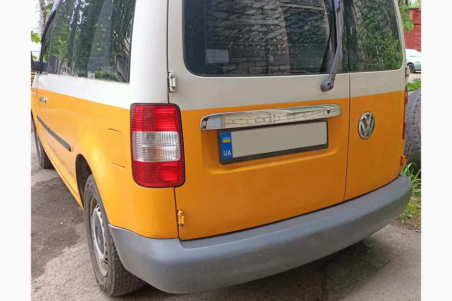 Volkswagen Caddy 2004-2010 Listwa chromowana nad tablicą rejestracyjną (2-drzwiowy, stal nierdzewna) Bez Napisów, Carmos - Stal Turecka Image