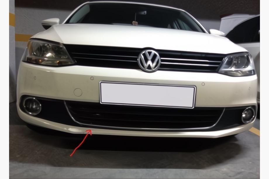 Volkswagen Jetta 2011-2018 Listwa ochronna na przedni zderzak U 2011-2014 stal nierdzewna Image