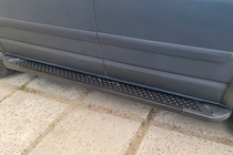 Volkswagen T5 Multivan 2003–2010 Progi boczne typ X5 czarne (2 szt., aluminium) Krótki Rozstaw Osi zdjęcia 3