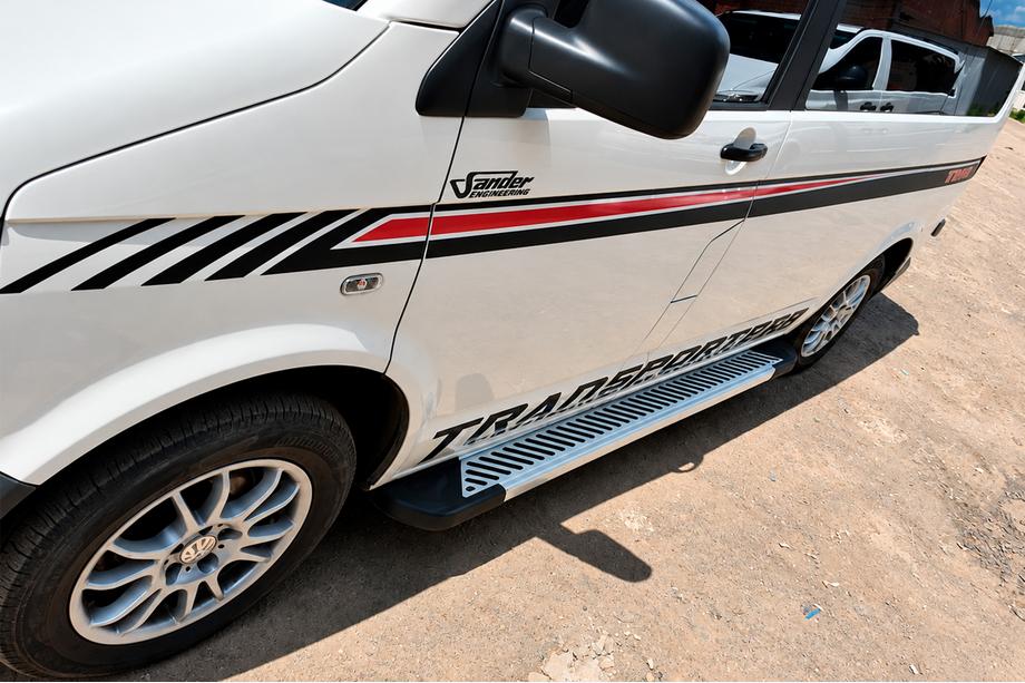 Volkswagen T5 2010-2015 Progi Boczné Line-Typ (2 szt., Aluminium) Długa Baza Image