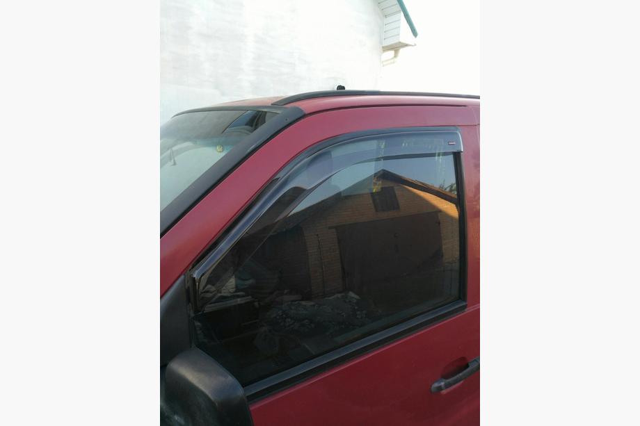 Mercedes Vito W638 1996-2003 Deflektory Okien (2 szt, Sunflex) Zdjęcia 2
