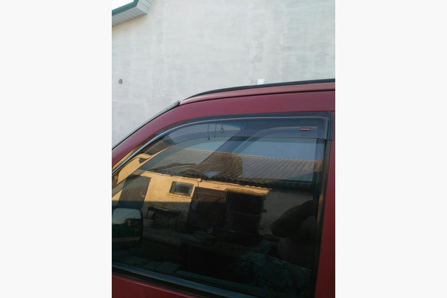 Mercedes Vito W638 1996-2003 Deflektory Okien (2 szt, Sunflex) Zdjęcia 3
