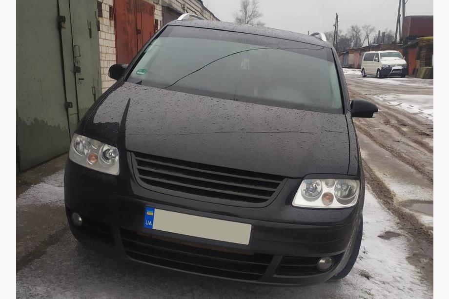 Volkswagen Caddy 2004-2010 Brewki na reflektory (czarne) Zdjęcia 4