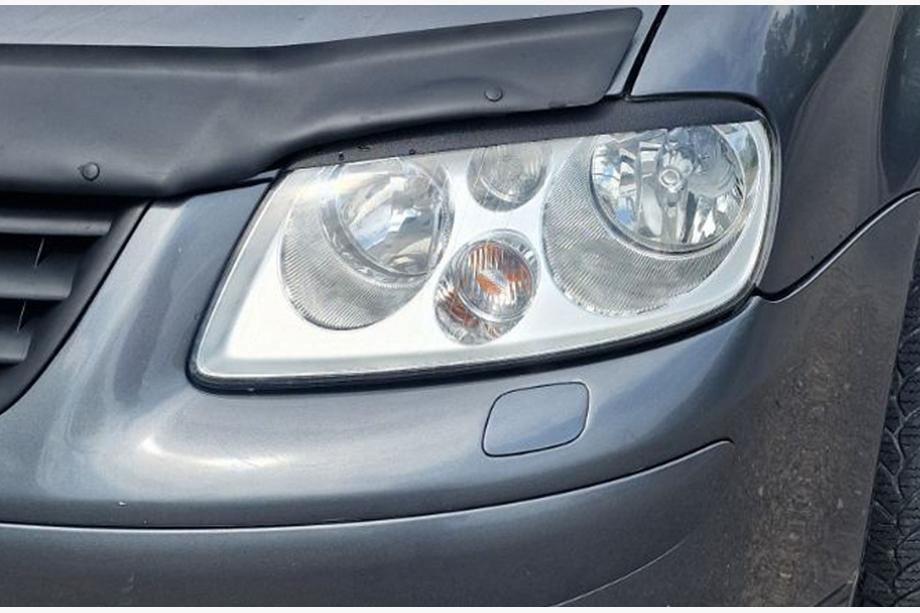 Volkswagen Caddy 2004-2010 Brewki na reflektory (czarne) Zdjęcia 13