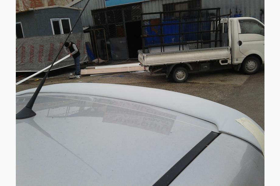 Hyundai I-20 2008-2012 Spojler (zagruntowany do malowania) Zdjęcia 3