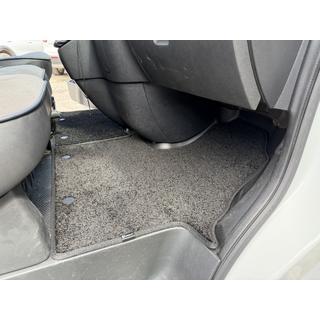 Dywaniki welurowe Deluxe (2 szt, czarne) Opel Vivaro 2015-2019 zdjęcia 2