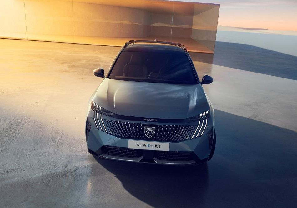 Peugeot e-5008 2024: Recenzja elektrycznego siedmioosobowego crossovera