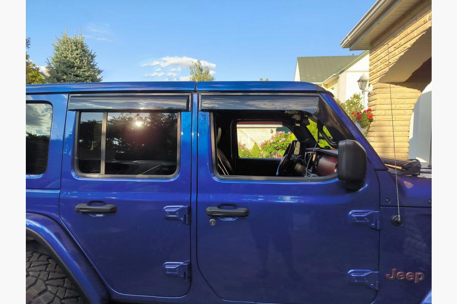 Jeep Wrangler 2018- Deflektory Okien Niken Luxury (4 szt) Image