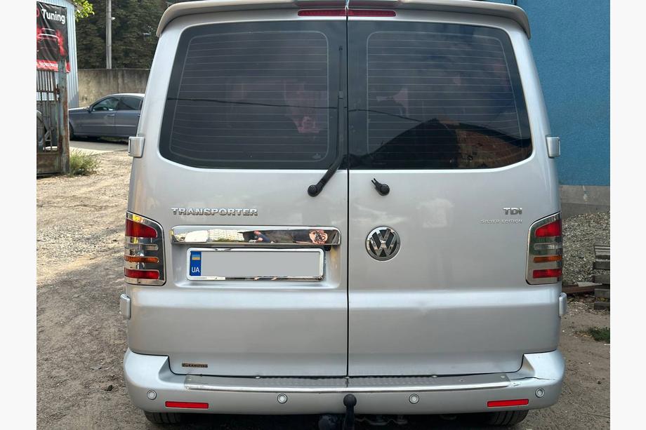 Volkswagen T5 Transporter 2003-2010 Listwa chromowana nad tablicą rejestracyjną do drzwi skrzydłowych (stal nierdzewna) Carmos - Turecka Stal Nierdzewna Zdjęcia 4