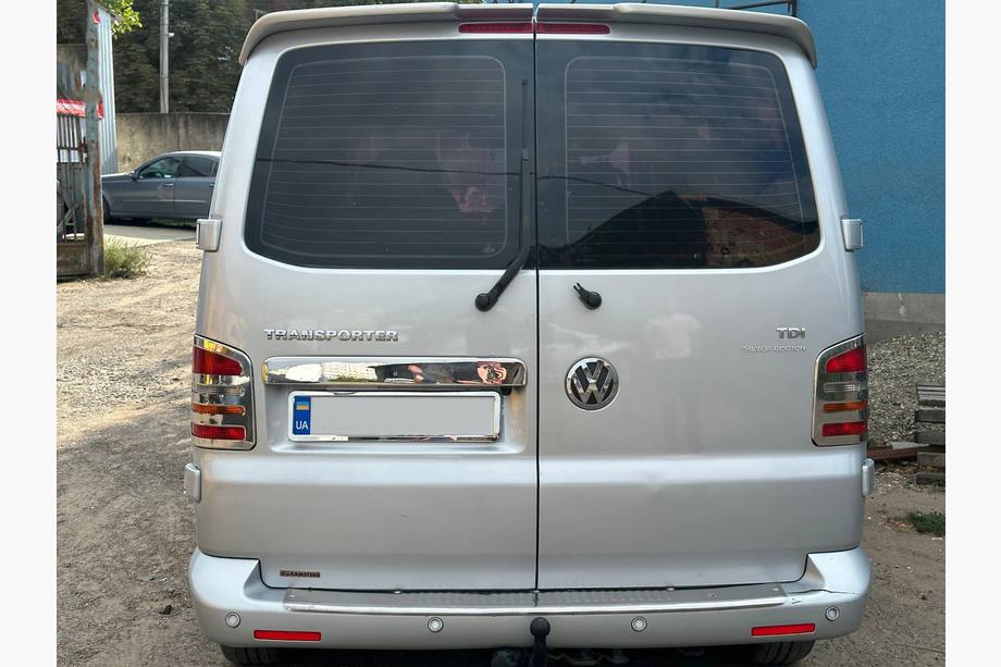 Volkswagen T5 Transporter 2003-2010 Listwa chromowana nad tablicą rejestracyjną do drzwi skrzydłowych (stal nierdzewna) Carmos - Turecka Stal Nierdzewna Zdjęcia 10