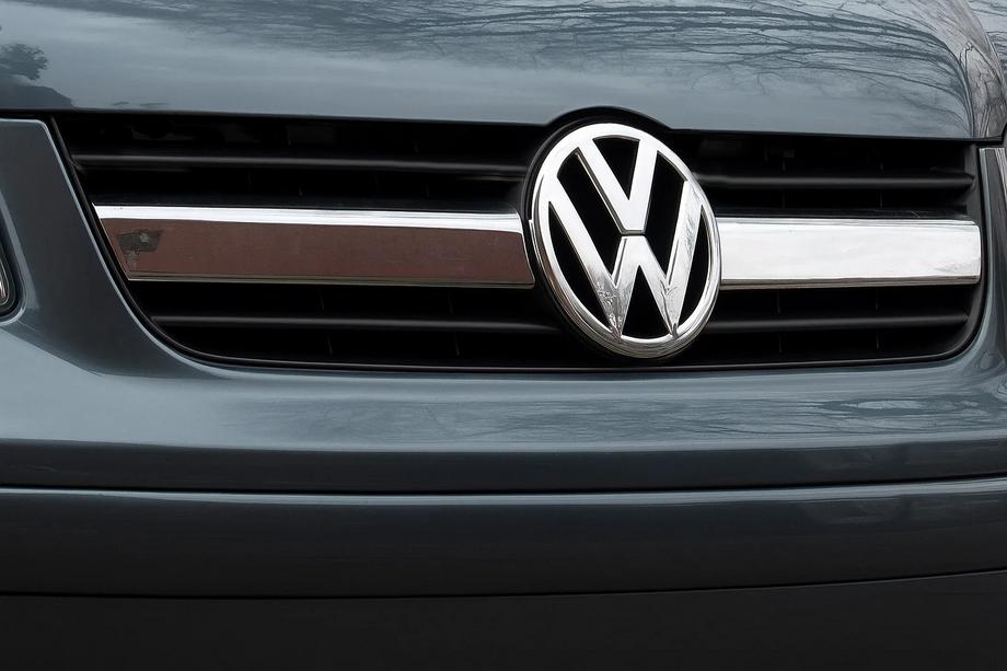 Volkswagen T5 Transporter 2003-2010 Nakładki na środkową część grilla (2 szt, stal nierdzewna) OmsaLine - Włoska Stal Nierdzewna Image