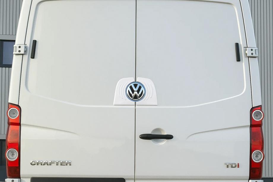 Volkswagen Crafter 2006-2016 Obwódka tylnego logo (stal nierdzewna) Image