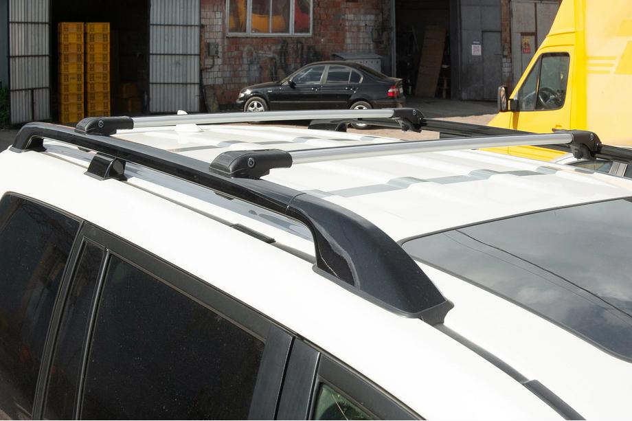 Kia Carnival 2021- Bagażnik dachowy (belki poprzeczne) na standardowe relingi zamykany na klucz WingBar V1 (2 szt.) do 140 cm, Czarny Zdjęcia 3