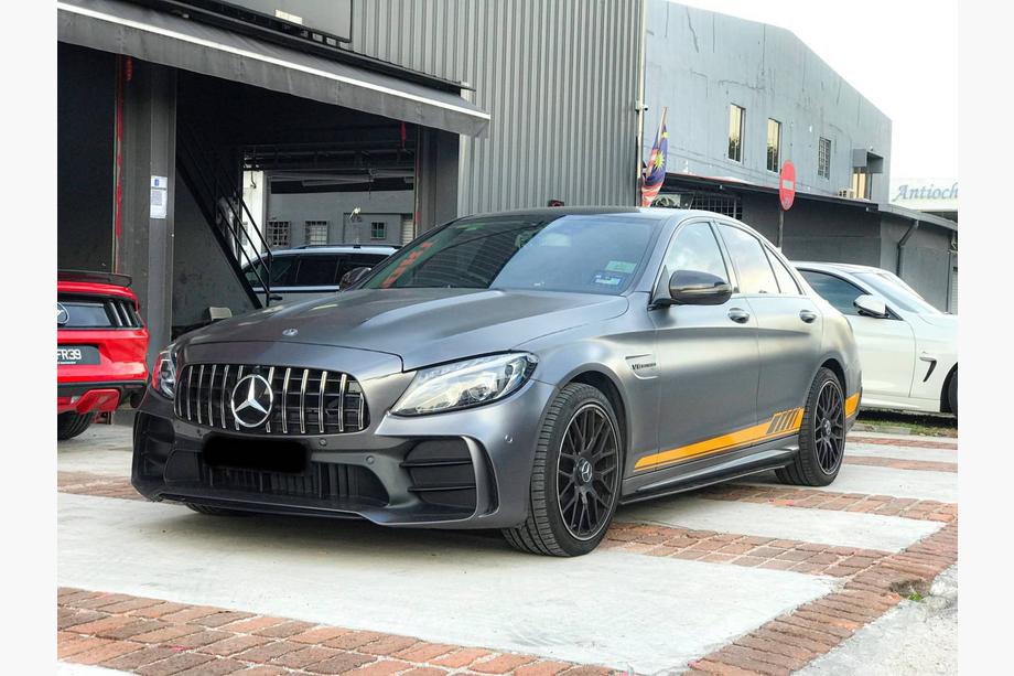 Mercedes C-class W205 2014-2021 Zestaw body kit z tylnym dyfuzorem (design Black Mamba C63GT) Image
