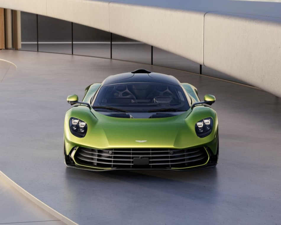 Aston Martin Valhalla: Recenzja hybrydowego hipersamochodu