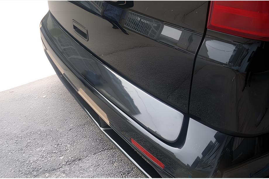 Volkswagen T5 Transporter 2003-2010 Plastikowa nakladka na bagaznik (do malowania) Zdjęcia 1