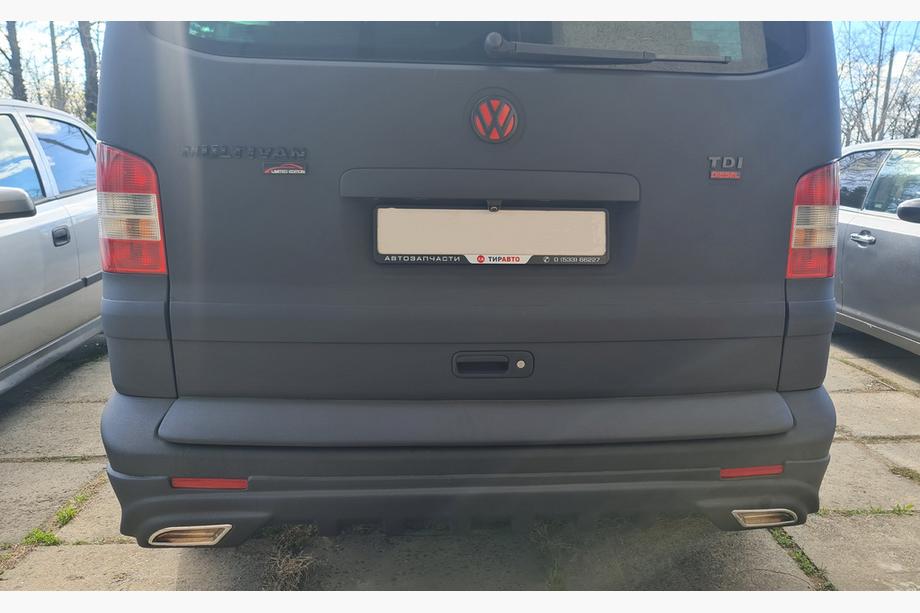 Volkswagen T5 Transporter 2003-2010 Plastikowa nakladka na bagaznik (do malowania) Zdjęcia 3