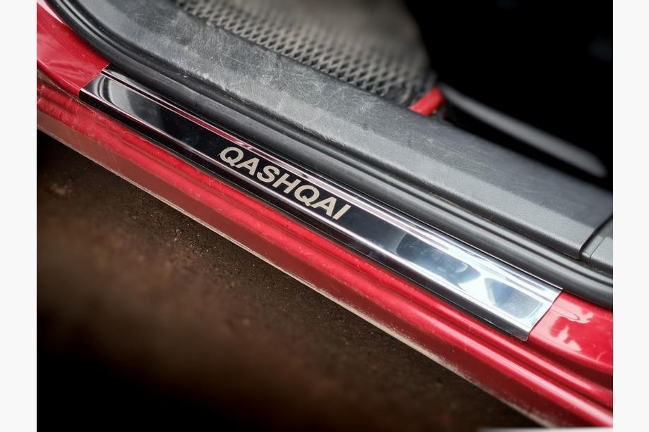 Nissan Qashqai 2010-2014 Nakładki progowe Carmos V1 stal nierdzewna komplet 4 szt Image