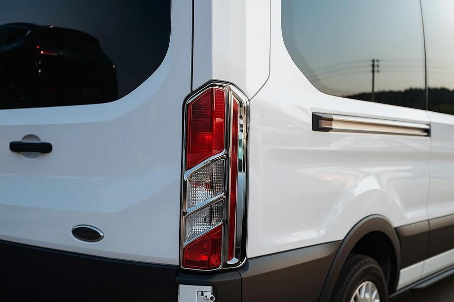 Ford Transit 2014- Chromowane Nakladki na Lampy Tylne (2 szt, plastik) Image