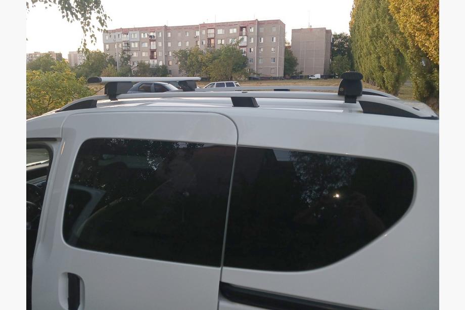 Renault Dokker 2013-2022 Bagażnik poprzeczki na standardowe relingi zamykany na klucz Wizard V1 (2 szt.) 125 cm, Czarny Zdjęcia 2