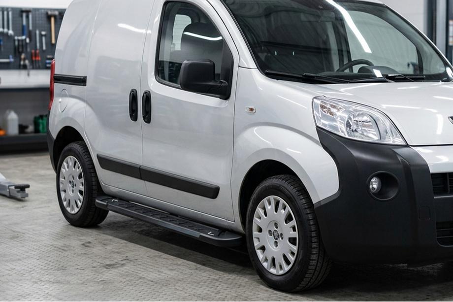 Citroen Nemo 2007-2017 Progi Boczne RedLine Black (2 szt., Aluminium) Image