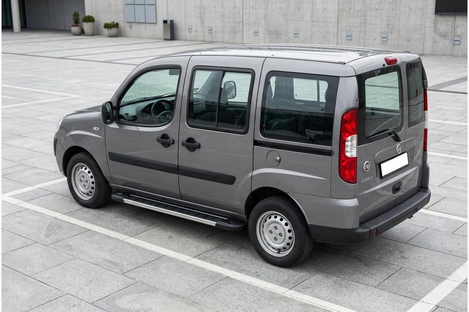 Fiat Doblo I 2005-2010 Progi Boczné RedLine V1 (2 szt., Aluminium) Image
