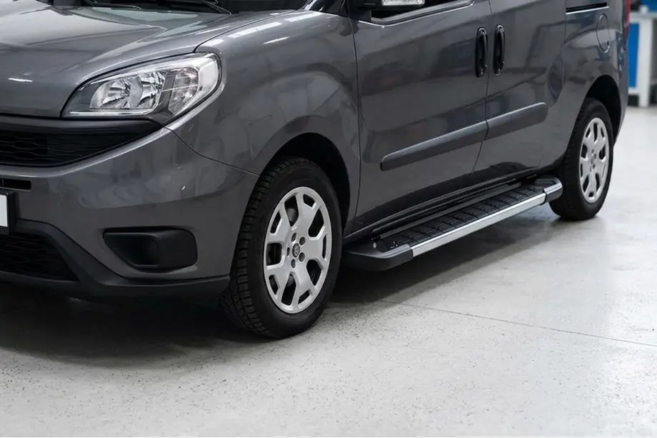 Fiat Doblo II 2010-2022 Progi Boczné RedLine V1 (2 szt., Aluminium) Image