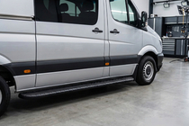 Mercedes Sprinter W906 2006–2018 Progi Boczné Bosphorus Black (2 szt., Aluminium) zdjęcia 1