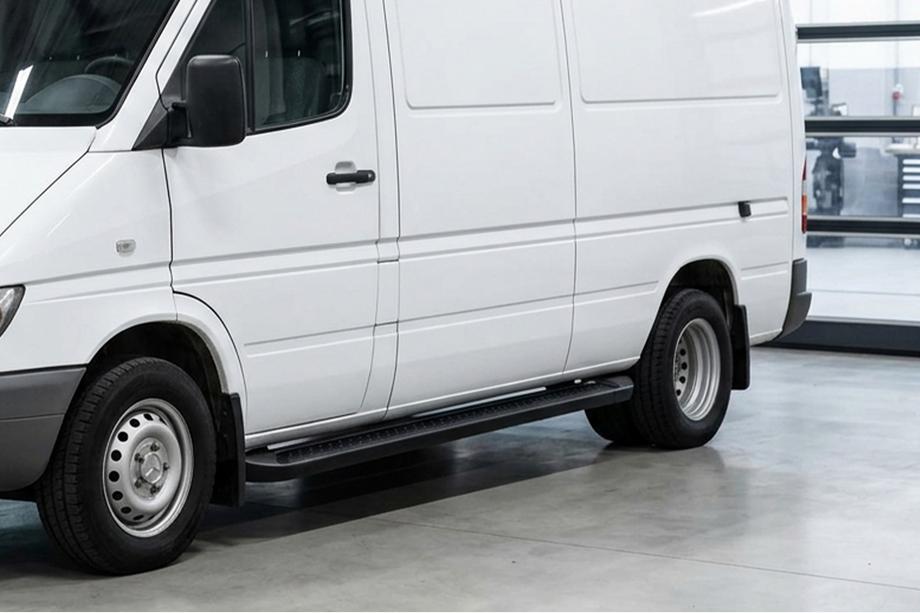 Volkswagen LT 1995-2006 Progi Boczné Allmond Black (2 szt., Aluminium) Image
