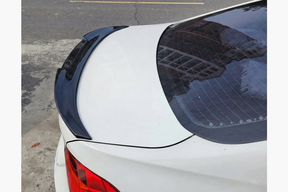 BMW 3 Series F30/F31 2012-2019 Spoiler M4-Style (do F30/F80, czarny połysk) Zdjęcia 1