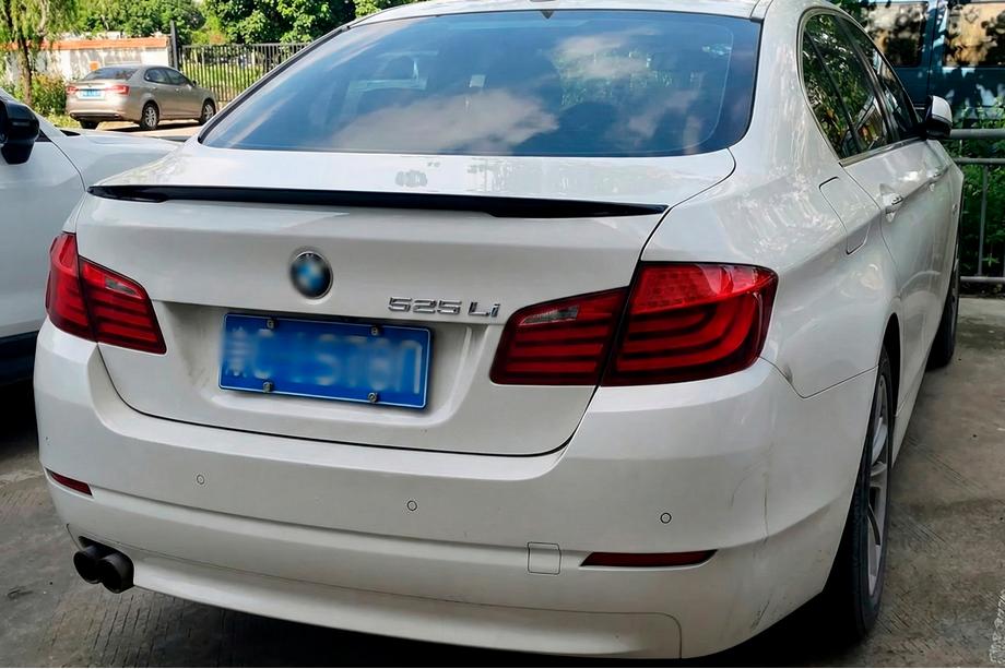 BMW 5 Series F10/F11 2010–2016 Spoiler P-Style (do F10, Czarny Połysk) Zdjęcia 1