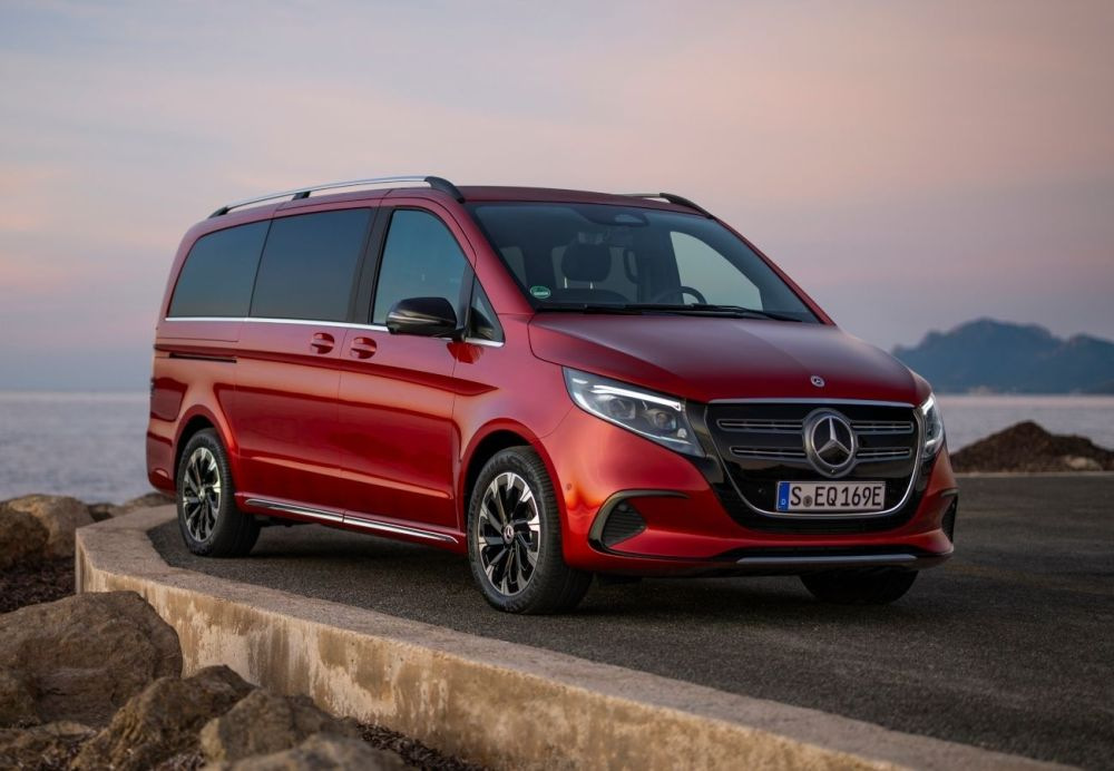 Recenzja Mercedesa-Benz EQV 2024: Luksusowy samochód elektryczny dla całej rodziny